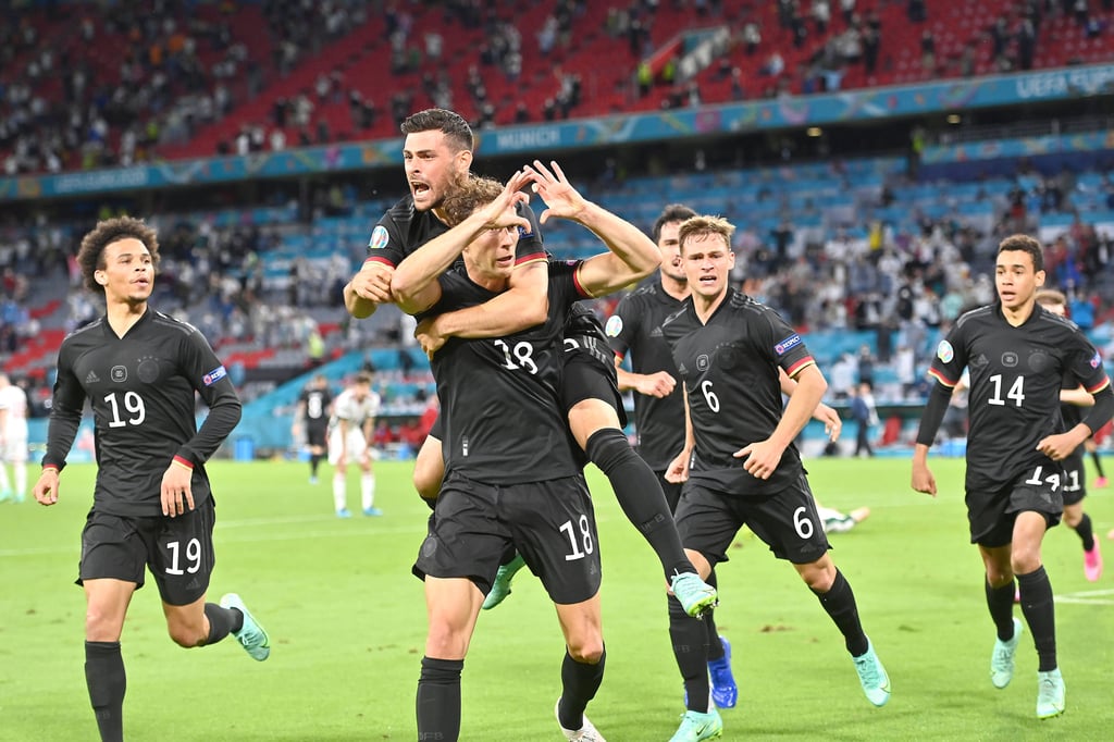 Emotionaler Ausgleichstreffer: Leon Goretzka setzt ein herzliches Zeichen in Richtung ungarische Fans.