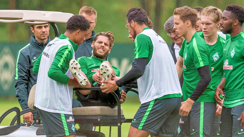 2017: Justin Eilers verletzt sich beim Werder-Training schwer.