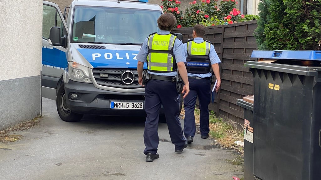 Bei einer Clan-Razzia im Ruhrgebiet haben Einsatzkräfte am frühen Donnerstagmorgen 21 Objekte in Dortmund und angrenzenden Städten durchsucht.