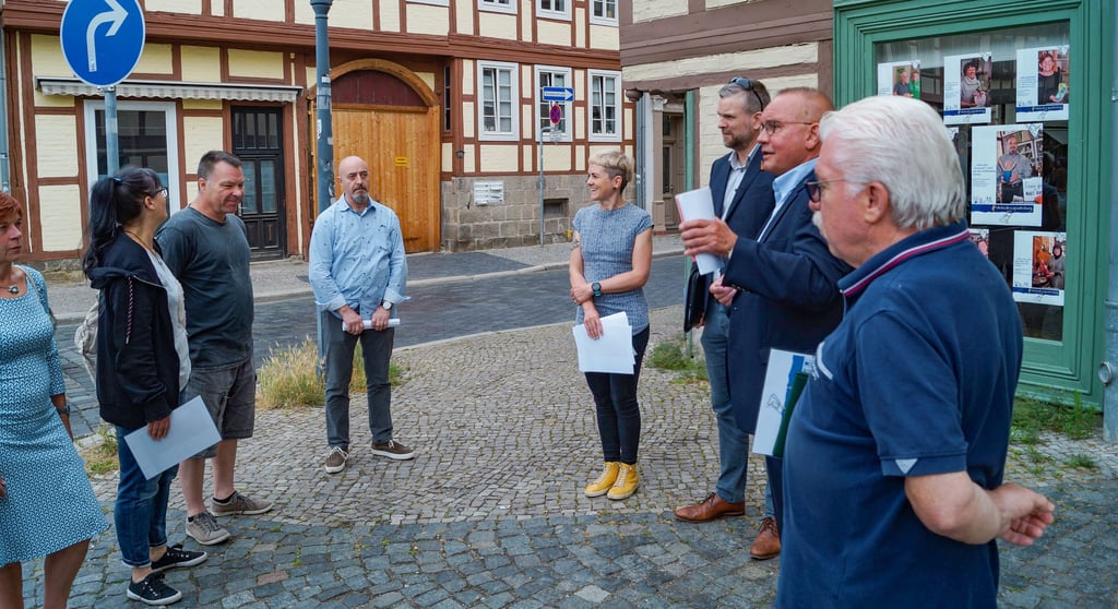 Start der Kampagne „Mit Schwung aus dem Lockdown“ in Quedlinburg mit Oberbürgermeister Frank Ruch (Zweiter von rechts).