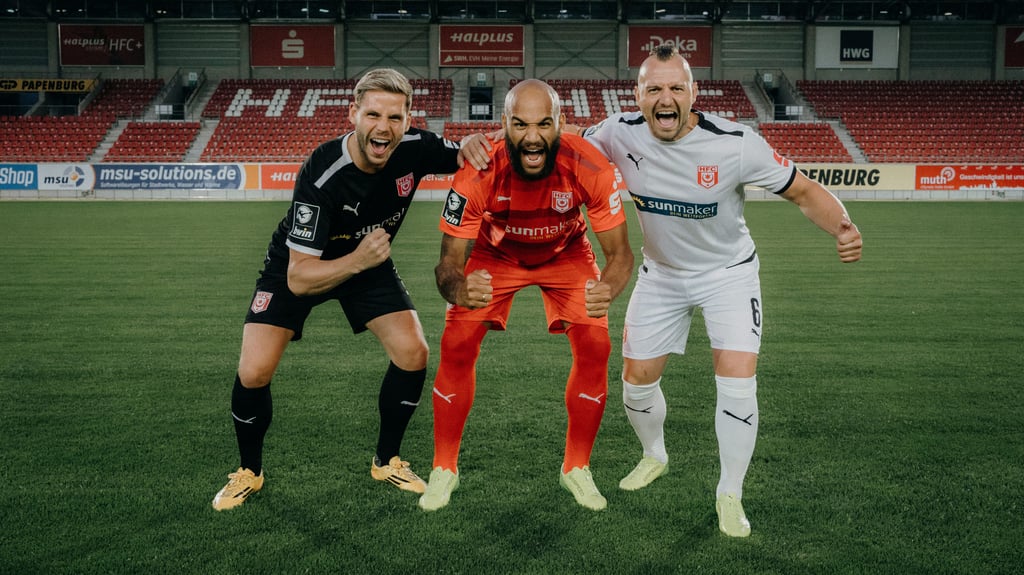 Schwarz, Rot, Weiß: Farblich geht der Hallesche FC bei seinen neuen Trikots kein Risiko ein.