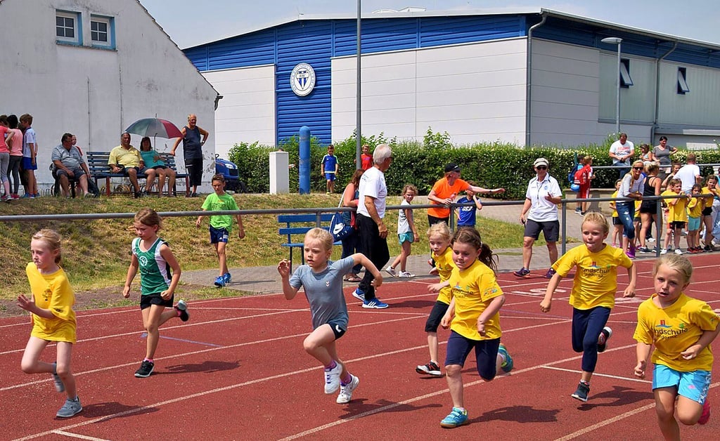 2019 fanden die Kinder- und Jugendspiele im Jerichower Land zum 25. Mal statt. Die 800 Meter wurden damals wegen der Hitze auf 400 Meter bei den Altersklassen 7 und 8 verkürzt. Dennoch herrschte Andrang an der Startlinie. Die Veranstaltung profitiert von der Förderung durch den Kreis.