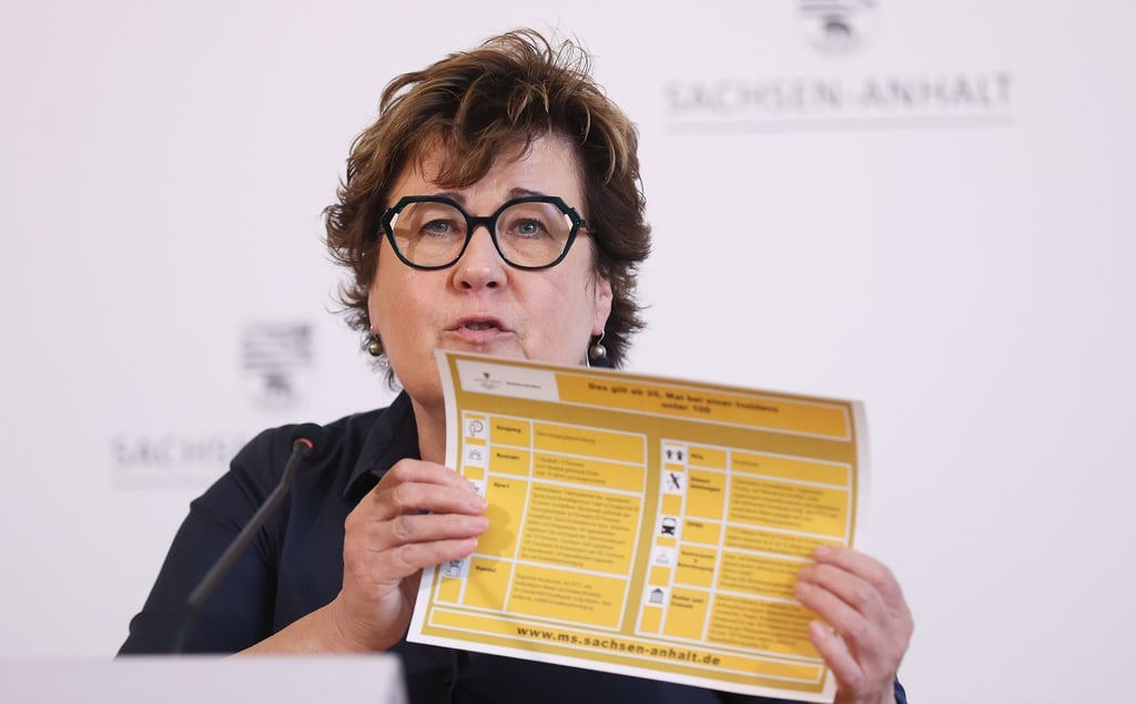 Sachsen-Anhalts Gesundheitsministerin Petra Grimm-Benne spricht in der Staatskanzlei.