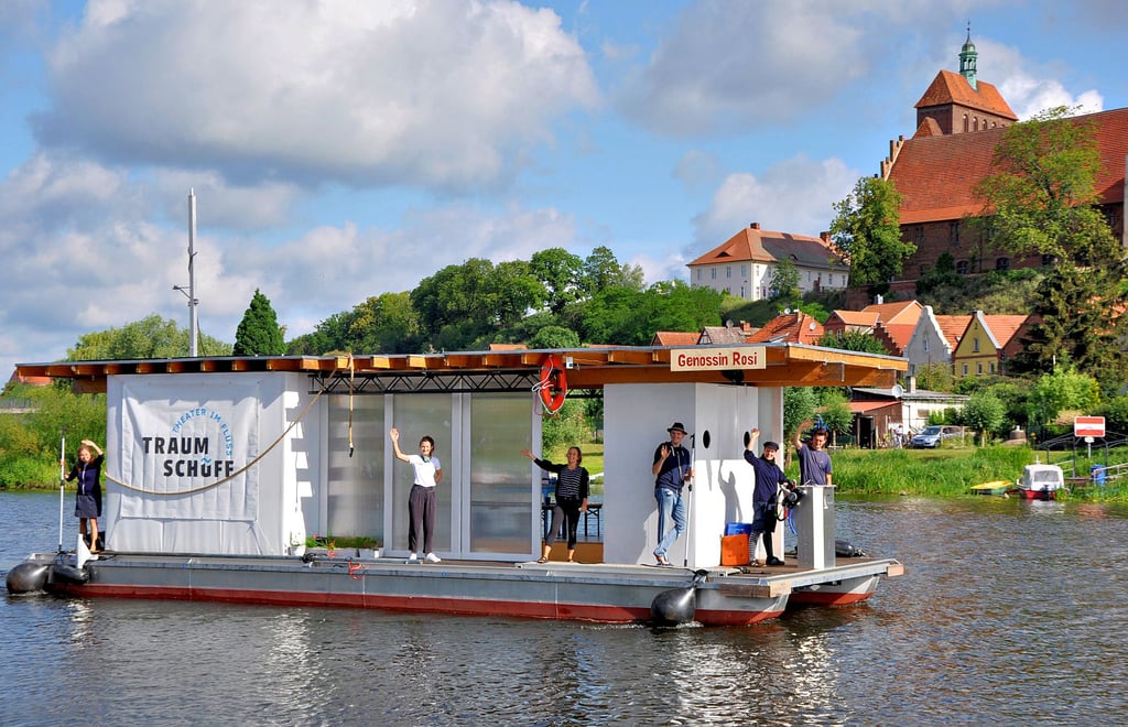 Das ?Traumschüff? gibt in diesem Jahr keine Veranstaltungen in Havelberg. Jedoch finden zum Ende der Saison Aufführungen etwa in Rathenow und Strodehne und somit in der Nähe statt.