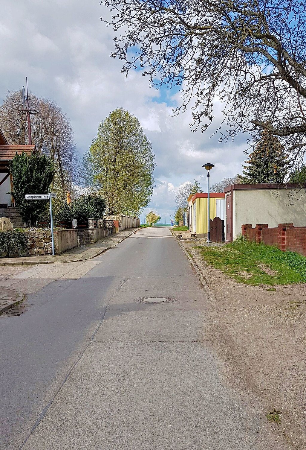 Über den Zembschener Weg soll aller Voraussicht nach das neue Wohngebiet im Hohenmölsener Stadtteil Jaucha erschlossen werden.