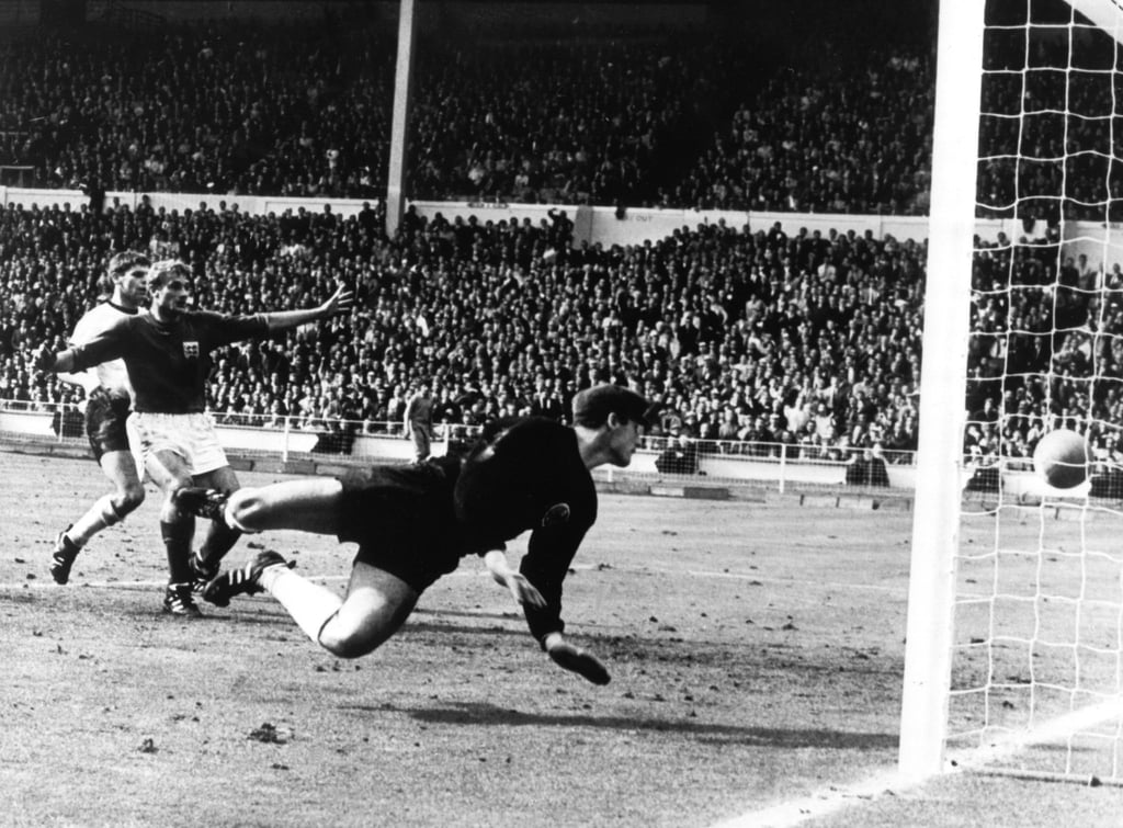 Tor oder nicht Tor im Finale Deutschland gegen England bei der Fußball-WM 1966 am 30. Juli im Londoner Wembley-Stadion.