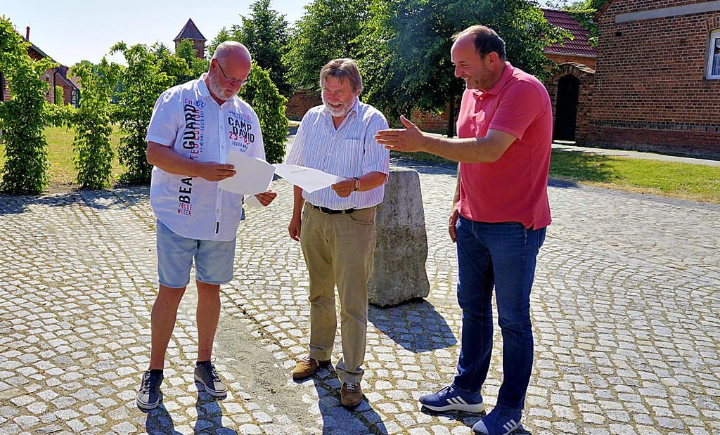 Dirk Gericke, Roland Maiwald und Thomas Staudt (v.l.) beraten über die Möglichkeiten der Kooperation. „Es ist mir eine Herzensangelegenheit, die einzelnen Akteure zusammenzubringen“, sagt Staudt.
