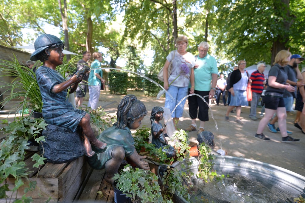 Besucher auf der Messe „Lebensart“ in Aschersleben