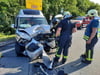 Die Kameraden der Freiwilligen Feuerwehr Altenbrak-Treseburg bei der Aufnahme des schweren Unfalls auf der B 81 zwischen Hasselfelde und Wendefurth, der am Samstag ein Todesopfer und mehrere Verletzte gefordert hat.