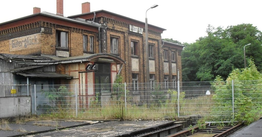 2010 war die Bahnstrecke längst stillgelegt, als Siegfried Schellin aus Güterglück dieses Foto vom gesuchten Heimaträtselmotiv machte.