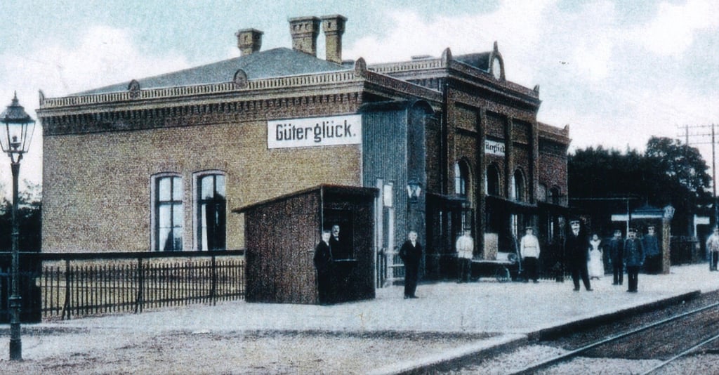 Die Aufnahme des oberen Bahnsteigs des Güterglücker Bahnhofs wurde um 1909 angefertigt.
