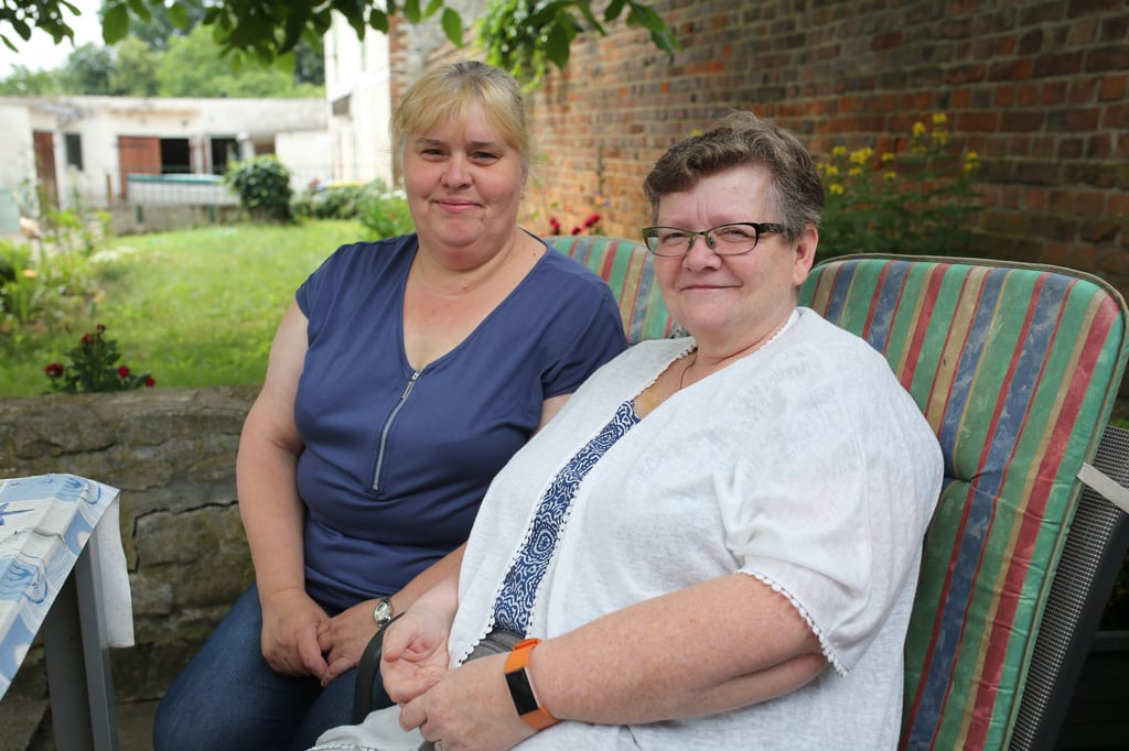 Katrin Schmidt (links) und Barbara Lichtenfeld überlebten einen schweren Autounfall bei Calbe