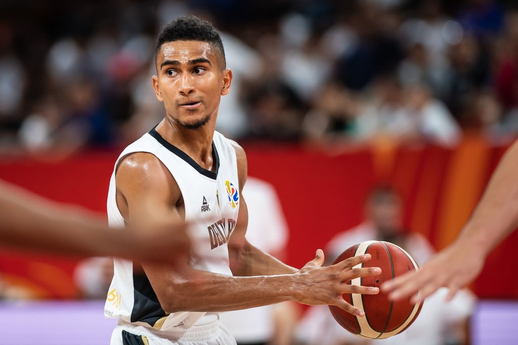 Deutschlands Maodo Lo hält den Ball.