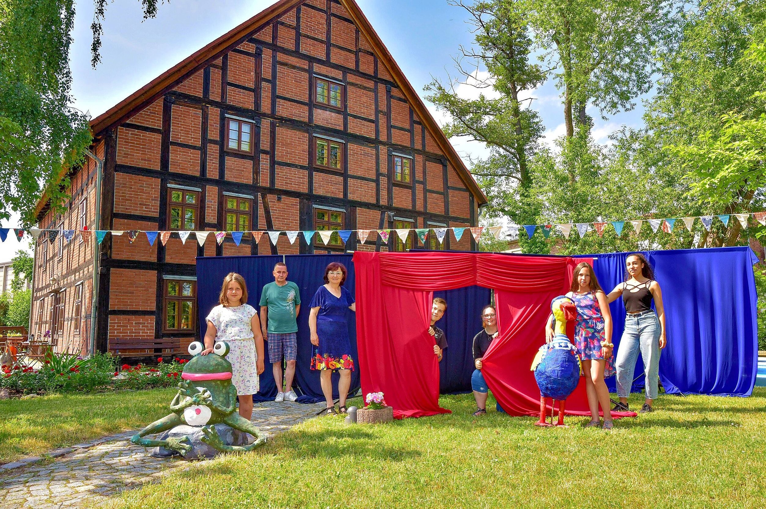 In der Ölmühle werden viele kreative Projekte umgesetzt. Für Sigrid Fleischer (3.v.l.) sind sie ein gutes Mittel,  Kinder und Jugendliche zu fördern.  