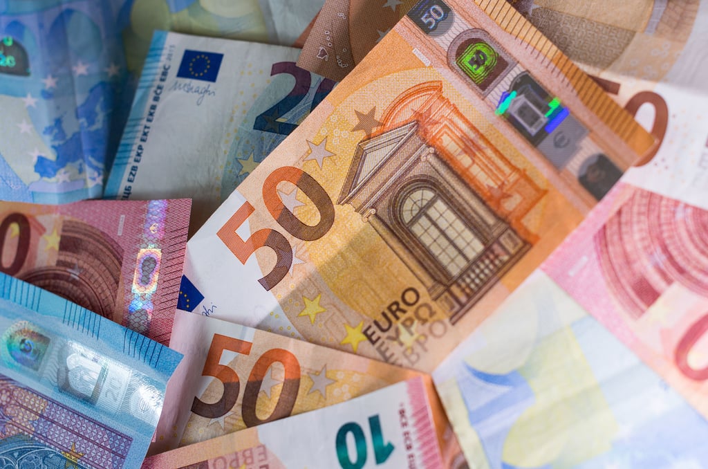Mit so viel Geld kann der Lotto-Gewinner aus dem Salzlandkreis sicherlich viele verschiedene Dinge machen. Tapezieren zum Beispiel.