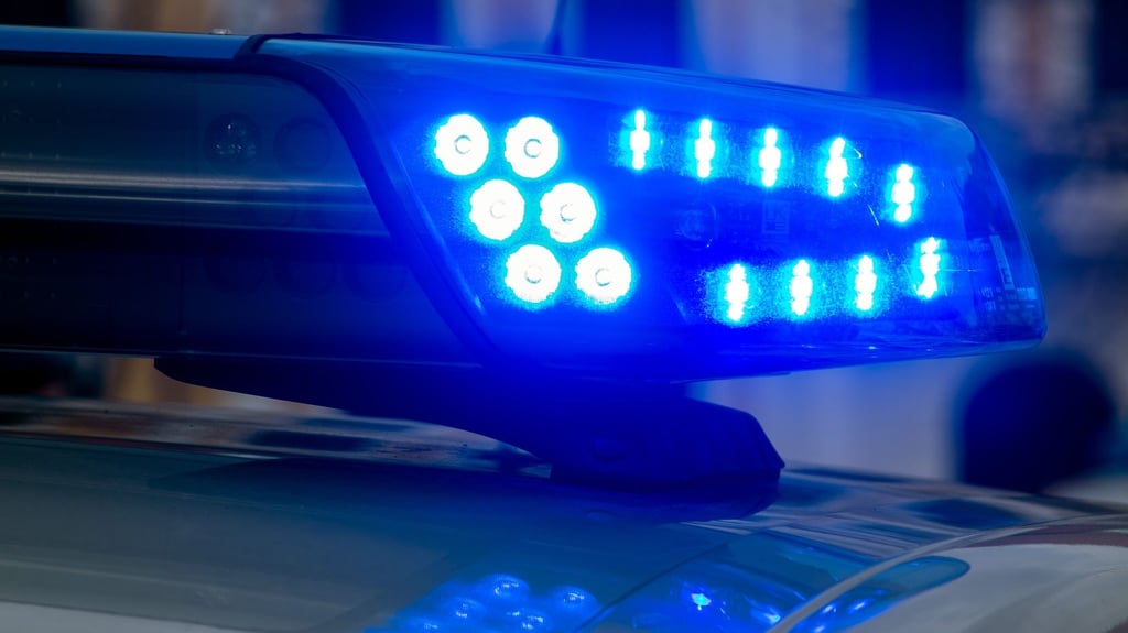 Bei einem Unfall in Oebisfelde-Weferlingen (Landkreis Börde) ist eine 17 Jahre alte Motorradfahrerin ums Leben gekommen.