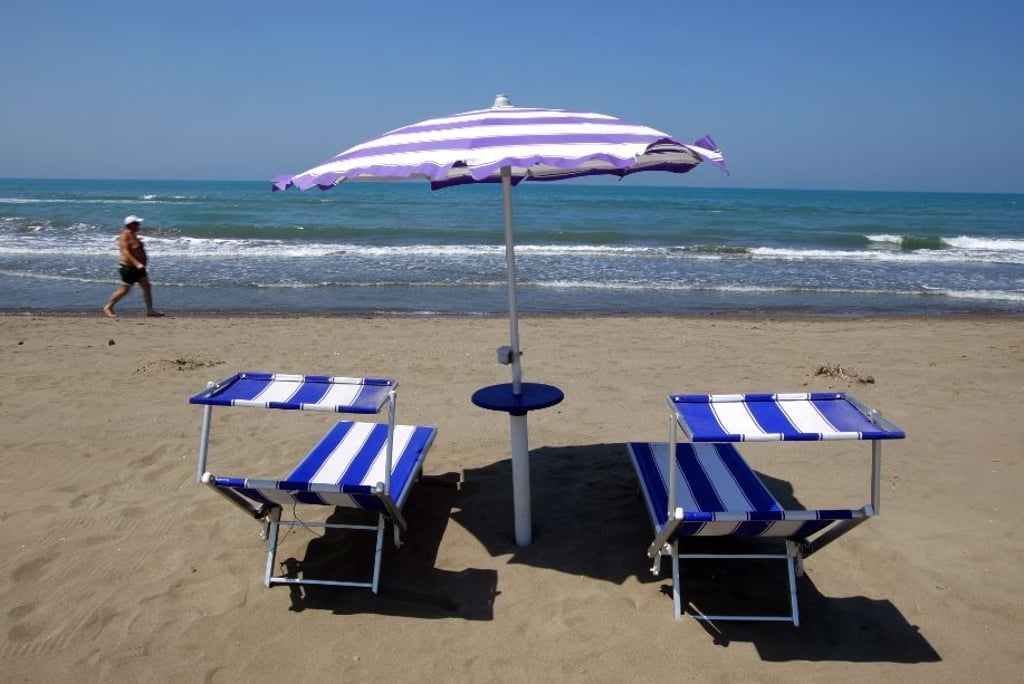 Bei einer Schießerei an einem Strand im Norden von Albanien sind in der Nacht zum Sonntag vier Männer ums Leben gekommen.