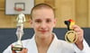 Kalle Richter startet für die SG Friesen 2005 Naumburg. Hier zeigt der 14-jährige Judoka einige seiner wichtigsten Trophäen: den Pokal vom Jenaer Sparkassen-Cup  und die Goldmedaille vom Berliner Wanderpokal-Turnier. 