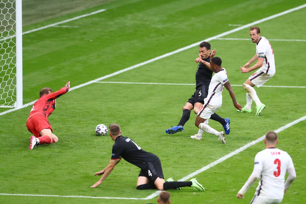Englands Raheem Sterling trifft zum 1:0 gegen Deutschland.