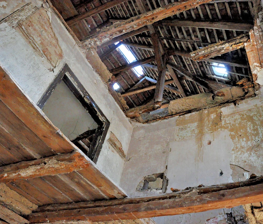 Das alte Gutshaus Borne aus dem Jahr 1843 war jahrelang dem Verfall preisgegeben. Davon wid am Ende nur noch die Hülle stehen bleiben.