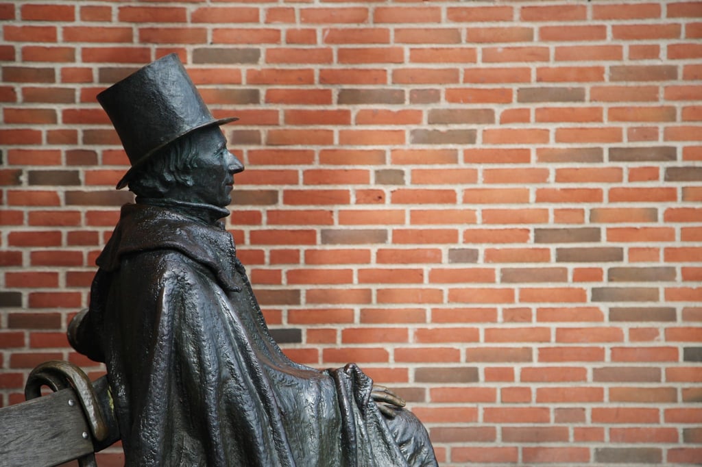 Statue des dänischen Dichter Hans Christian Andersen in Odense.