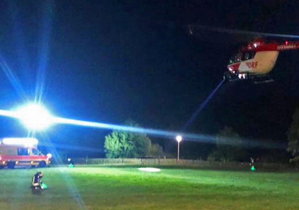 Die Rottleberöder Ortsfeuerwehr hat am Dienstagabend den Hubschrauberlandeplatz ausgeleuchtet.