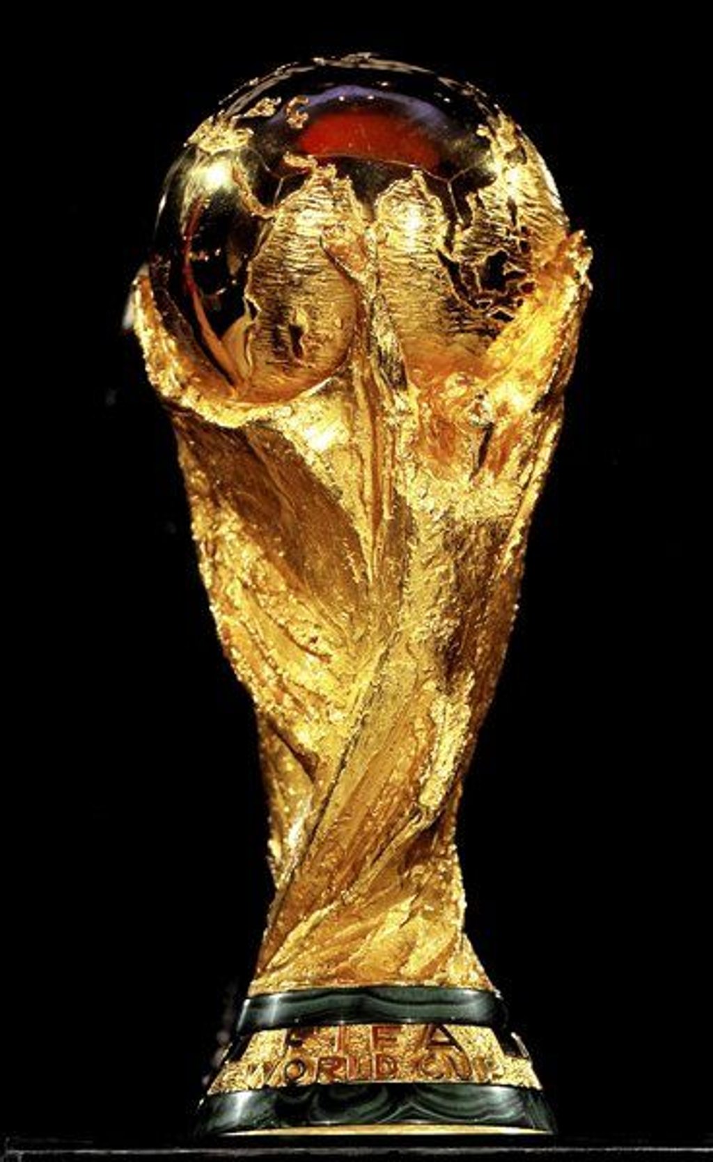 FILE - The FIFA World Cup trophy is seen during a press conference of the FIFA World Cup trophy tour in Warsaw, Poland, 26 March 2014. The FIFA World Cup trophy is expected to be shown in at least 88 countries during its worldwide tour. EPA/BARTLOMIEJ ZBOROWSKI POLAND OUT +++(c) dpa - Bildfunk+++