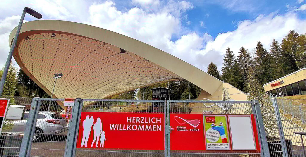 Noch sind die Pforten der Feuerstein-Arena in Schierke geschlossen. Doch am Sonnabend beginnt auch hier die Sommerzeit. Dank der gesunkenen Corona-Infektions-Zahlen darf die Freizeitstätte geöffnet werden.
