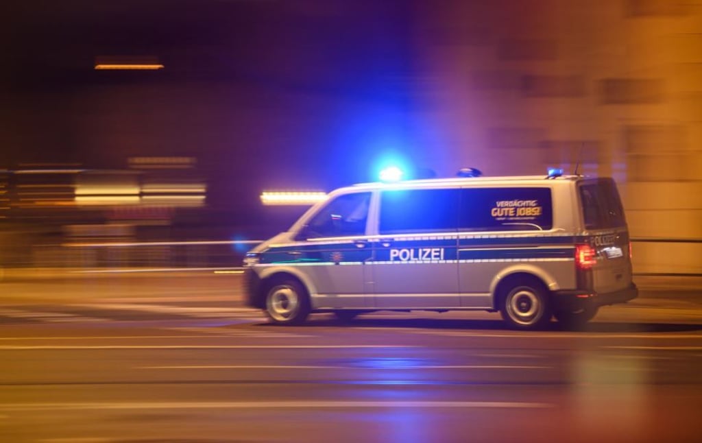 Am Donnerstagnachmittag verursachte ein 25-Jähriger mit einem verbotenen Überholmanöver einen Verkehrsunfall zwischen groß Santersleben und Haldensleben.