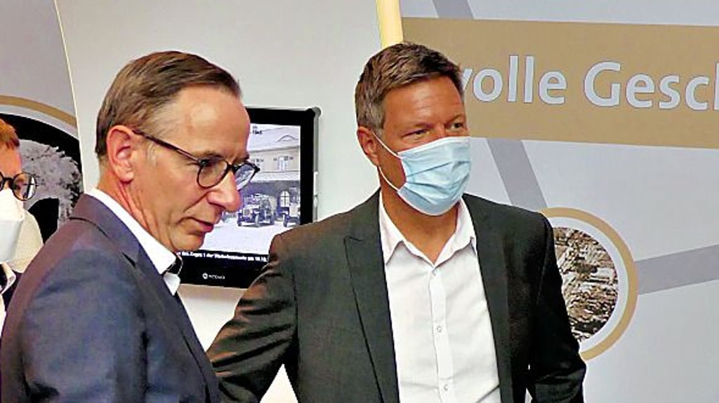 Günther (l). und Habeck