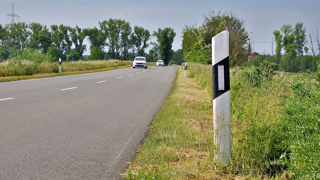 Was die Radwege angeht, ist sie das Sorgenkind der Gemeinde: die Straße zwischen Großmühlingen und Eggersdorf.