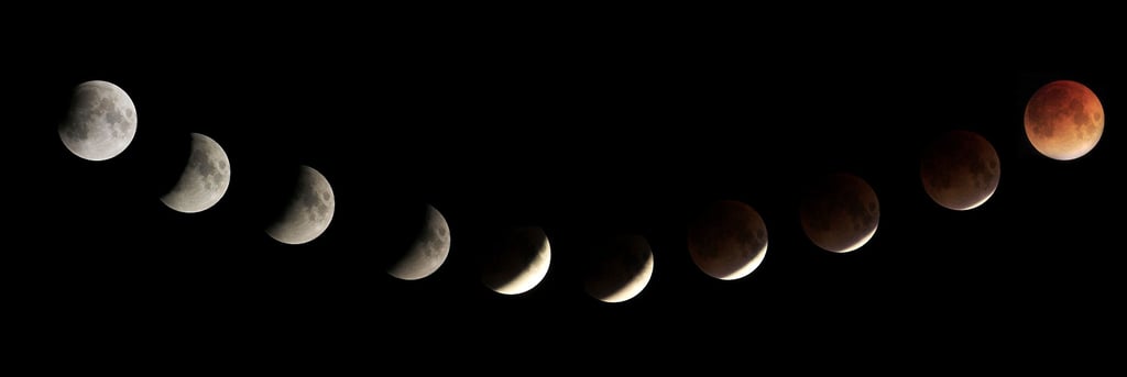 Das Rendezvous von Sonne und Mond funktioniert auch andersherum: Bei der Mondfinsternis am 21. Februar 2008 hat ein Unseburger Fotograf den Verlauf vom Anfang des Ereignisses (links) bis zum Ende (rechts) in einer Montage zusammengestellt. Die Einzelfotos entstanden im Abstand von fünf Minuten.