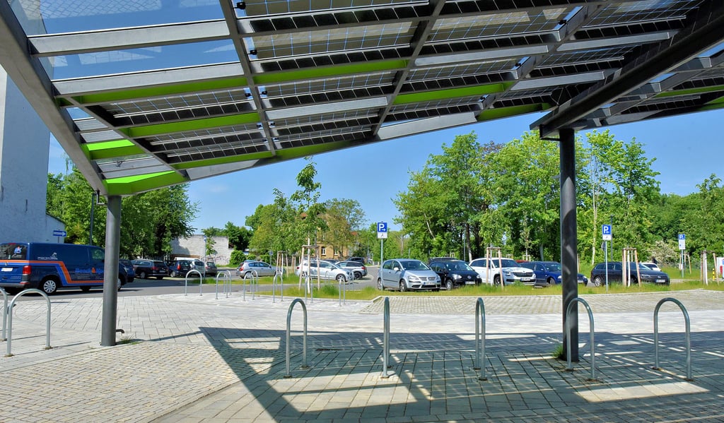 Der Klimaparkplatz am Niemöllerplatz: Wenn in der Leipziger Straße wieder gebaut wird, werden diese Stellflächen für Dauerparker freigegeben.