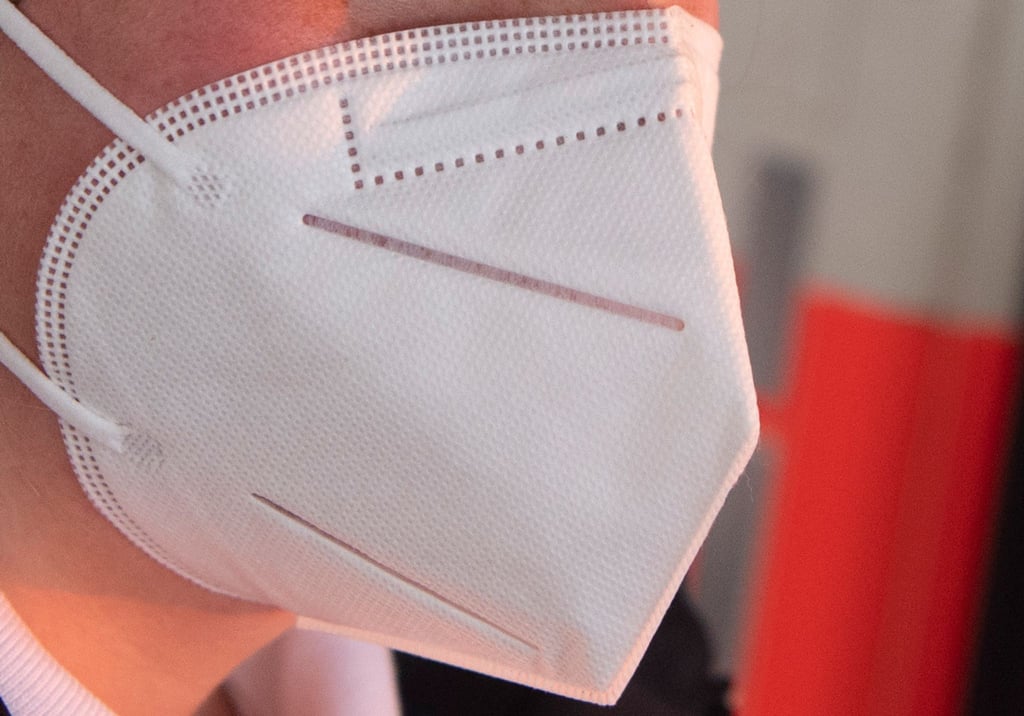 Die Gesundheitsämter in Deutschland haben dem Robert Koch-Institut (RKI) binnen eines Tages 4640 Corona-Neuinfektionen gemeldet.
