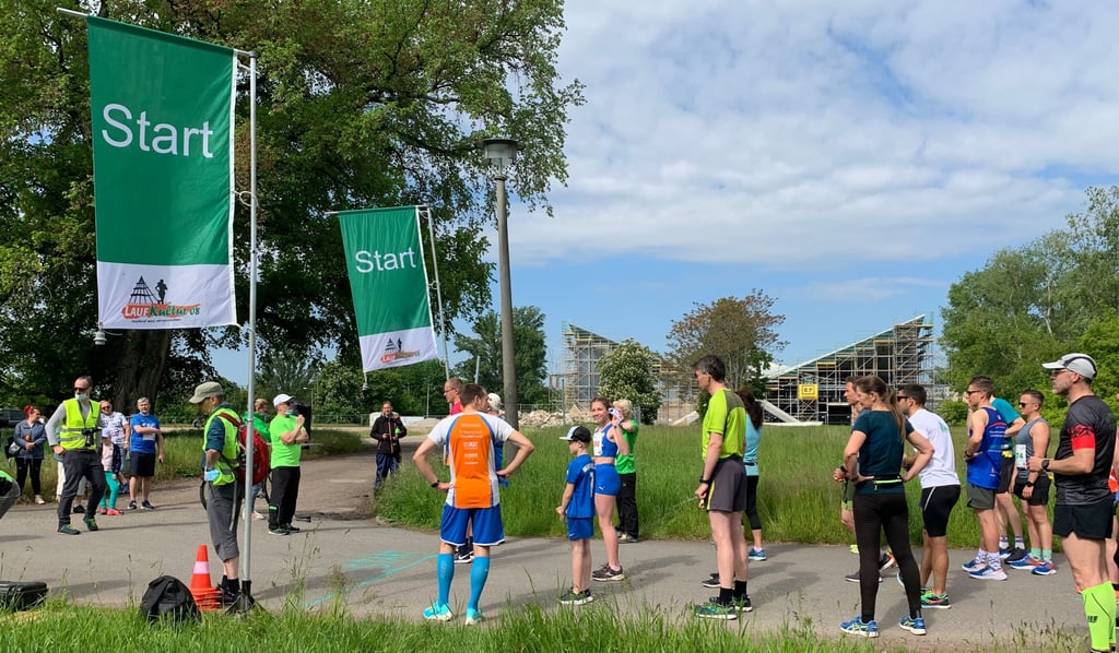Geordnet und mit Abstand aber endlich wieder in Präsenz erfolgte der Startschuss zum diesjährigen 18. Elbe-Brücken-Lauf.