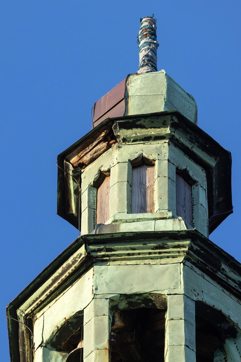 Die Turmspitze der Marktkirche in Bad Langensalza.