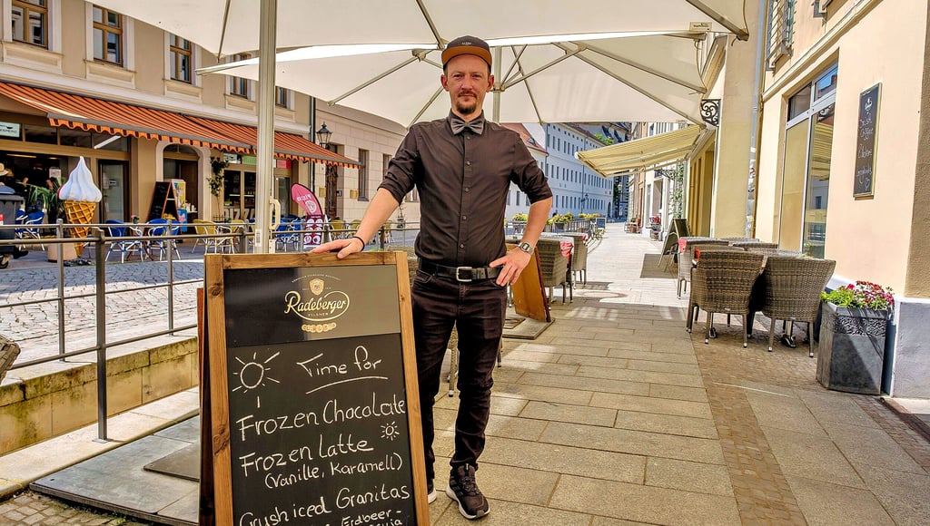 Überglücklich, wieder offen haben zu dürfen: Andy Straube, der Chef vom „BitterSuess“ in Wittenberg.
