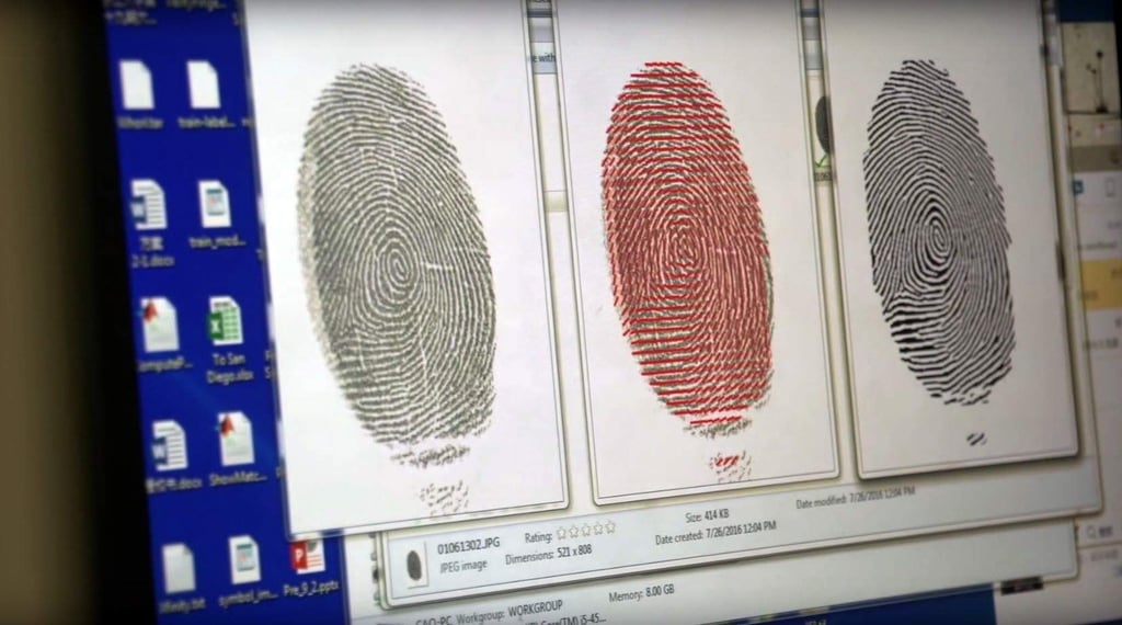 HANDOUT - Forschern der Michigan State University ist es gelungen, die Sperre eines Smartphones mit einem auf Fotopapier ausgedruckten Fingerabdruck auszuhebeln (undatiertes Handout). Bei dem Samsung Galaxy S6 handelte es sich um das Handy eines Mordopfers. Da die Leiche bereits stark verwest war, konnten die Fingerabdrücke nicht mehr von dem Opfer genommen werden. Allerdings hatte die Polizei noch Fingerabdrücke des Mannes gespeichert, die bei einer früheren Festnahme abgenommen worden waren. Foto: Michigan State University/dpa ACHTUNG: Nur zur redaktionellen Verwendung im Zusammenhang mit der Berichterstattung und nur mit Nennung: Foto: Michigan State University/dpa ++ +++ dpa-Bildfunk +++