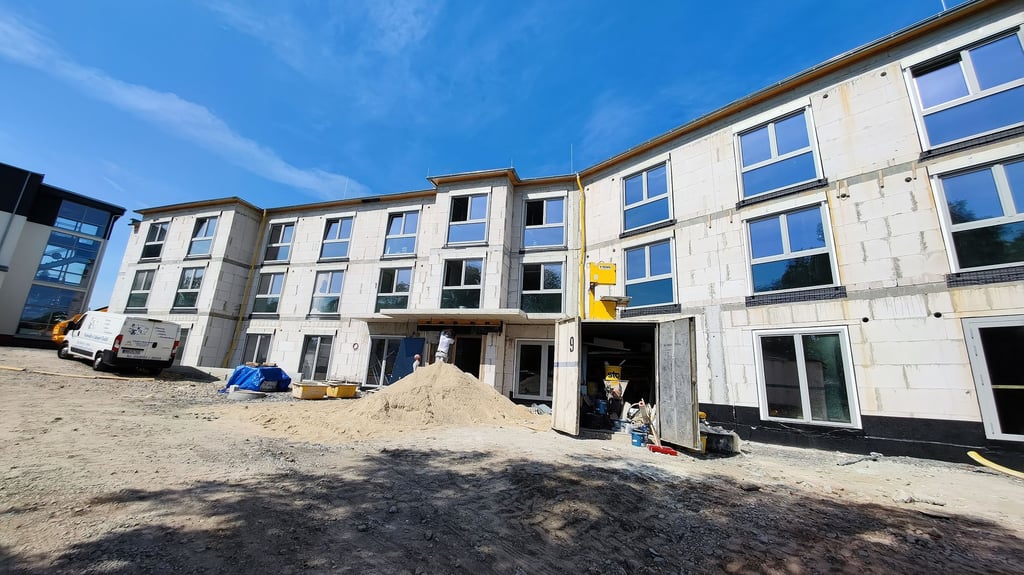 Auf dem Gelände des ehemaligen Krankenhauses in Hettstedt entsteht ein neues Pflegeheim.