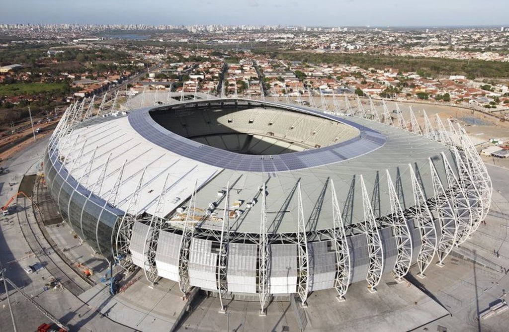 epa04141387 Picture taken on 10 December 2012 shows an aerial view of the Estadio Castelao stadium in Fortaleza, Brazil. The arena has a capacity of 64,846 spectators. Fortaleza is one of the host cities of the FIFA World Cup 2014 hosting four matches in the tournament's group phase, one round of 16 and one quarter final match. The 20th FIFA World Cup will take place in Brazil from 12 June to 13 July 2014. EPA/GERNOT HENSEL *** Local Caption *** 50878262 +++(c) dpa - Bildfunk+++