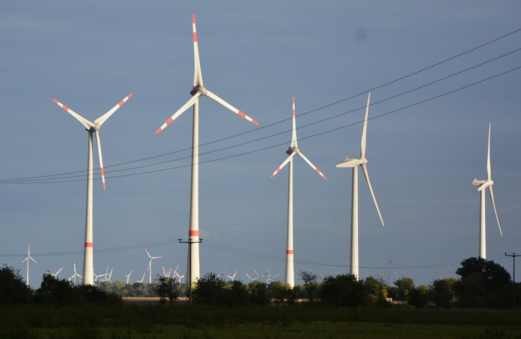 Windpark Düsedau: Der Betreiber EnBW Windkraftprojekte GmbH mit Sitz in Stuttgart möchte die Stadt Osterburg am Gewinn der noch zu errichtenden repowerten Anlagen beteiligen.