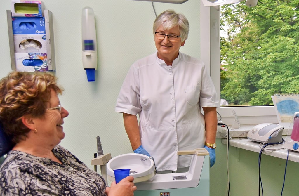 Mit dem 30. Juni endet für Diplom-Stomatologin Renate Friedrich das Arbeitsleben. Von vielen Patienten hat sie sich bereits verabschiedet. Jetzt freut sie sich auf den Ruhestand.