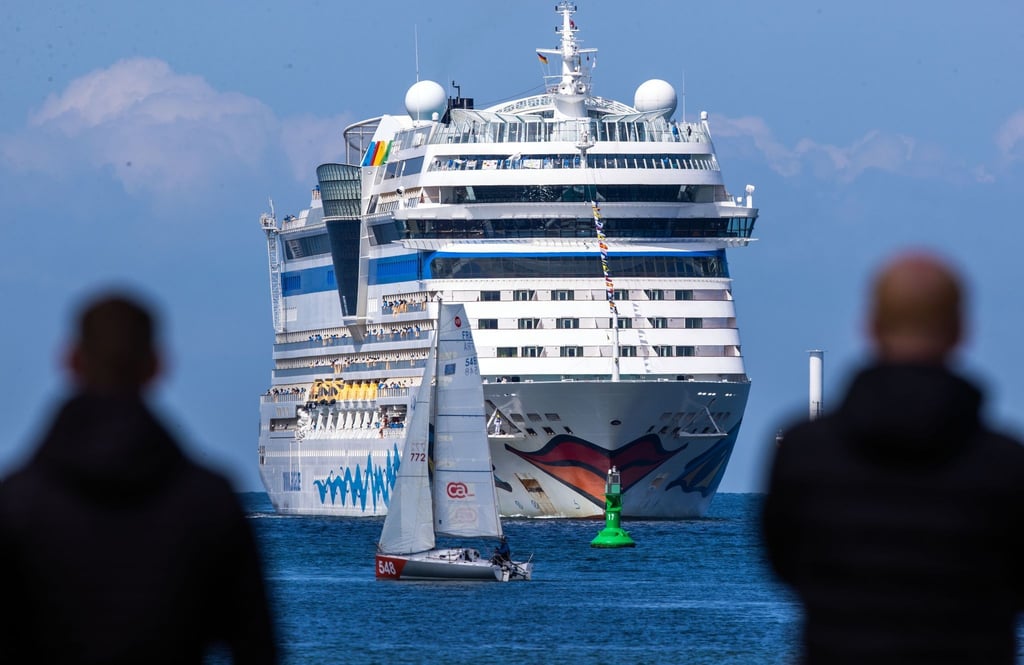 Das Kreuzfahrtschiff "Aidasol" beim Einlaufen in den Hafen.