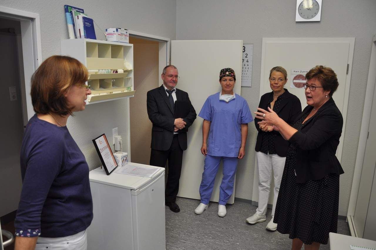 Ministerin besucht Oschersleber Praxisteam