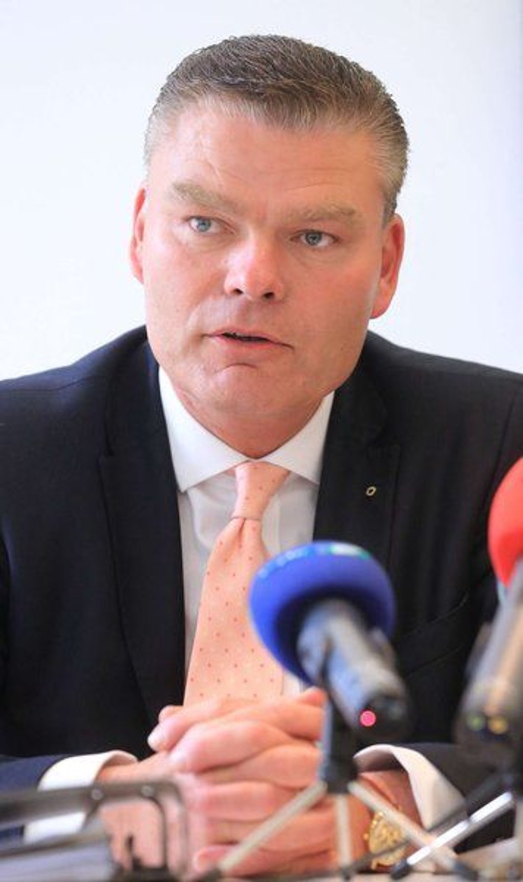 Holger Stahlknecht (CDU), Innenminister des Landes Sachsen-Anhalt spricht am 06.05.2014 während der Landespressekonferenz in der Staatskanzlei in Magdeburg (Sachsen-Anhalt). Dort wurde über die bevorstehende Reform der Polizeistrukturen des Landes informiert. Foto: Jens Wolf/ZB +++(c) ZB-FUNKREGIO OST - Honorarfrei nur für Bezieher des ZB-Regiodienstes+++