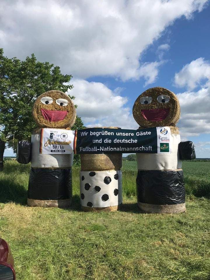 Fußballer Ailton gibt sich die Ehre