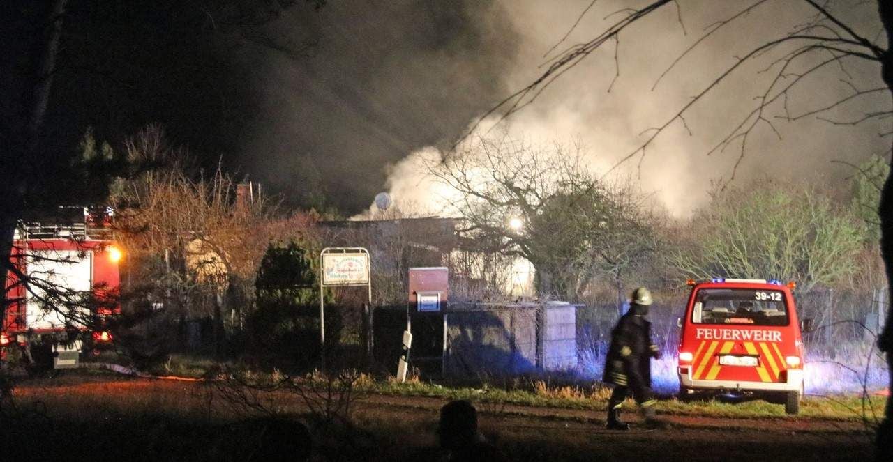 Wieder Brand in Gartenanlage