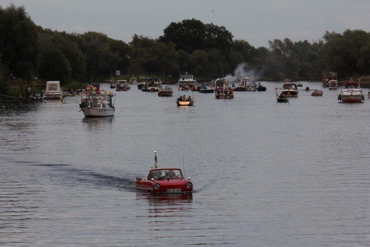 motorboot fahren auf der havel