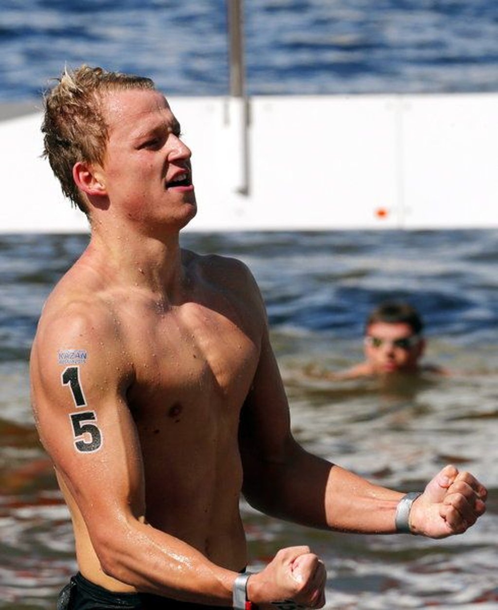 epa04859623 Rob Muffels of Germany celebrates after winning the silver medal in the men's 5km Open Water Swimming race at the FINA Swimming World Championships 2015 in Kazan, Russia, 25 July 2015. EPA/ANATOLY MALTSEV +++(c) dpa - Bildfunk+++