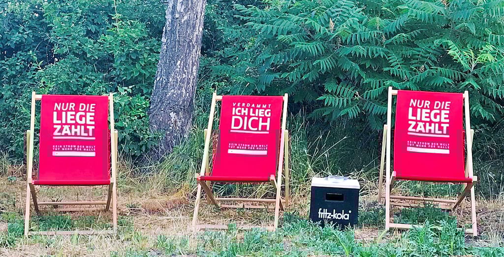 Das WUK Theater Quartier am halleschen Holzplatz lädt zum Verweilen und zu Gesprächen im Vorgarten ein - Anregung und Entspannung sind hier angesagt.